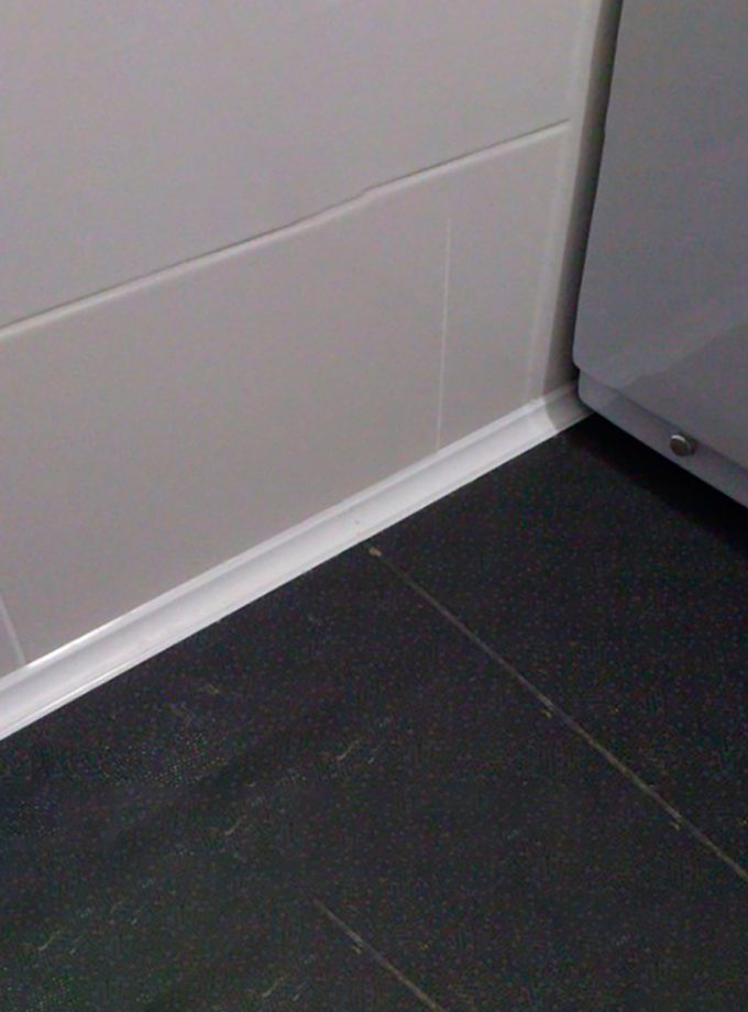 Erc İç Bükey Süpürgelik Plastik Gri